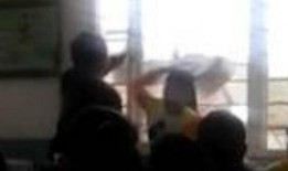 爆料化学老师打人视频,视频曝光引发社会关注