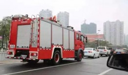 鹤壁消防车爆料视频最新,英勇无畏，守护生命安全